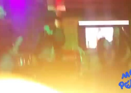Chica mexicana buenisima baila y enseña la tanga en concurso