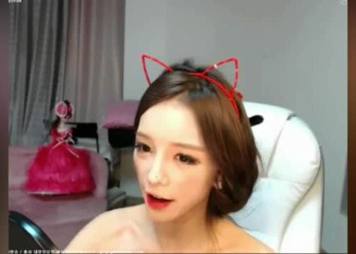 Korean actress masturbates on live